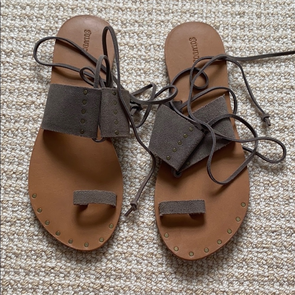 Strap sandals